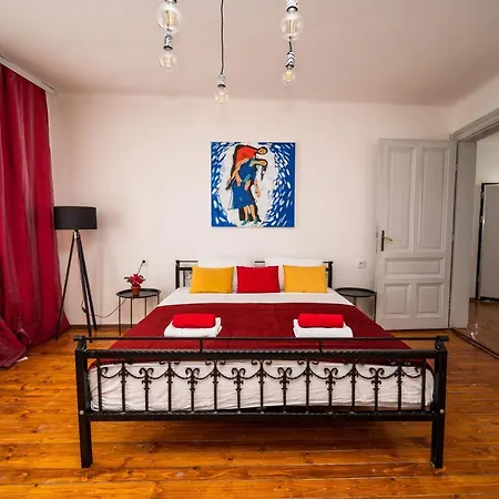Authentic Design 2bdr Apartment in old town شقة *