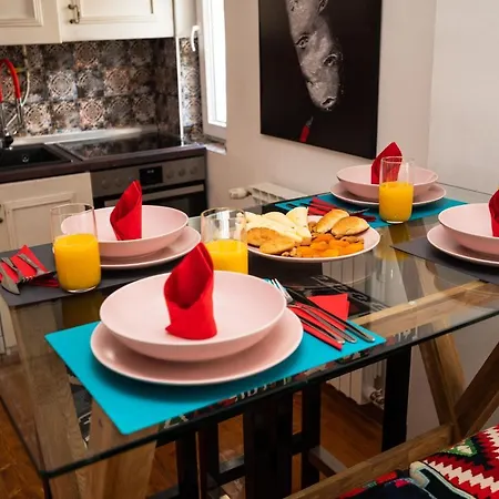 Authentic Design 2bdr Apartment in old town