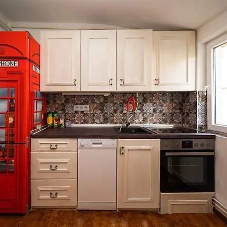 Apartment Authentic Design 2bdr Apartment in old town *
