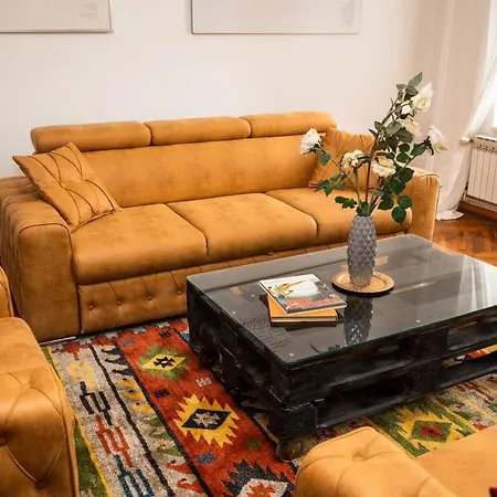 Authentic Design 2bdr Apartment in old town Apartman