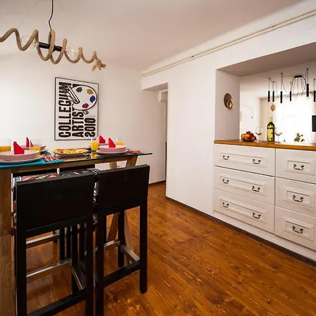 Authentic Design 2bdr Apartment in old town