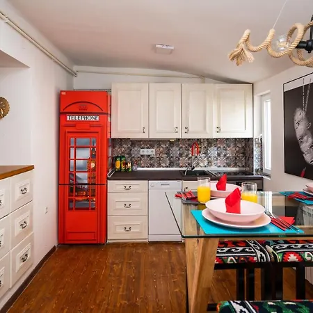 Authentic Design 2bdr Apartment in old town شقة